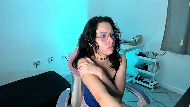 Snapshot of WandaDoll chatting on 03/20/25, 08:51 WandaDoll online show from 03/20/25, 08:51