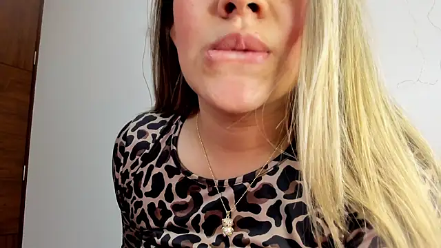 Snapshot of eleecttraa_12 chatting on 02/18/25, 11:19 eleecttraa 12 online show from 02/18/25, 11:19