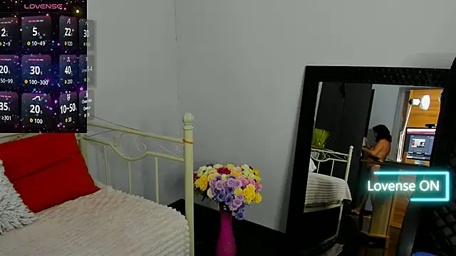 Julia Dean online show from 11/08/25, 12:05