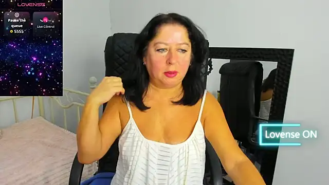 Julia Dean online show from 11/15/25, 12:56