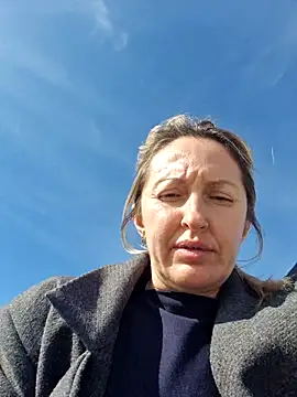 Miss    Mia  online show from 11/15/25, 08:55