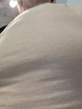 Miss    Mia  online show from 11/21/25, 09:52