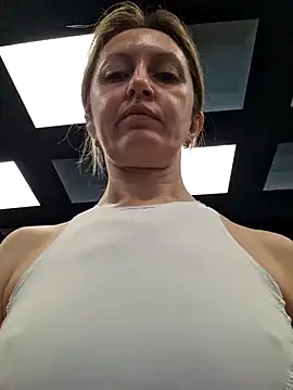 Miss    Mia  online show from 12/19/25, 12:01