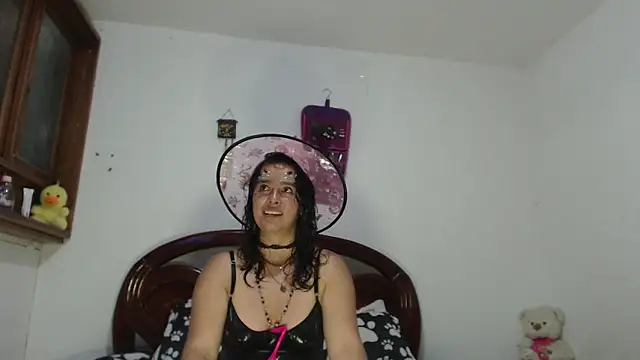 MagicStephany  online show from 10/03/25, 02:58