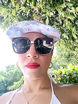 Snapshot of _joanne_and_oliver_ chatting on 11/12/25, 05:24 joanne and oliver online show from 11/12/25, 05:24