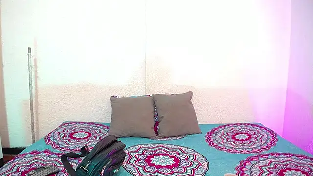 Snapshot of _joanne_and_oliver_ chatting on 12/14/25, 03:39 joanne and oliver online show from 12/14/25, 03:39