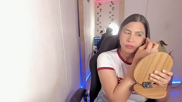 Snapshot of hellensexy chatting on 12/17/24, 09:16 hellensexy online show from 12/17/24, 09:16