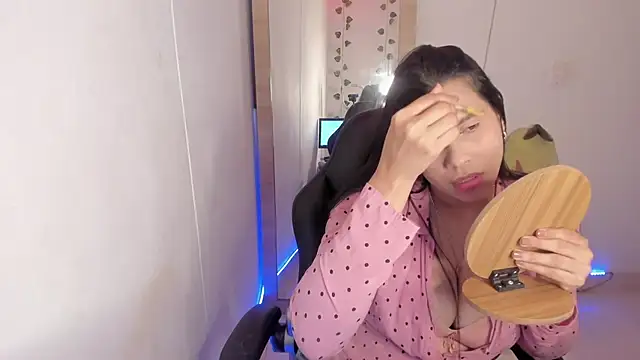 Snapshot of hellensexy chatting on 01/14/25, 10:02 hellensexy online show from 01/14/25, 10:02