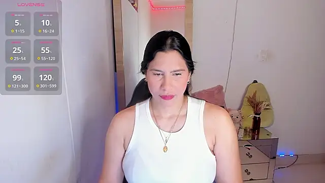 Snapshot of hellensexy chatting on 03/03/26, 10:04 hellensexy online show from 03/03/26, 10:04