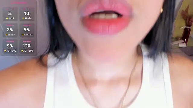 Snapshot of hellensexy chatting on 04/05/26, 05:32 hellensexy online show from 04/05/26, 05:32