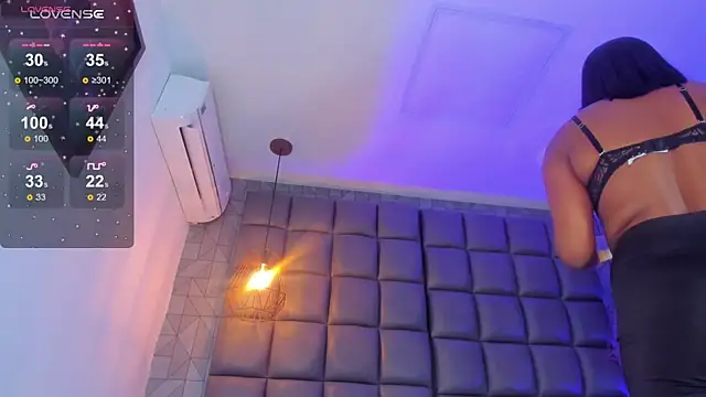 megan woll online show from 02/03/25, 08:13