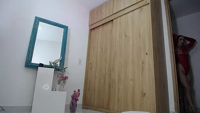 Snapshot of _Lalaa chatting on 12/21/24, 11:56 Lalaa online show from 12/21/24, 11:56