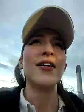 Snapshot of _Lalaa chatting on 12/22/24, 10:25 Lalaa online show from 12/22/24, 10:25