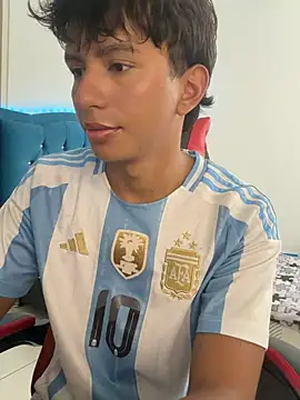 Leonarrrd 01 online show from 02/05/26, 09:08