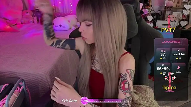 Snapshot of Kerry_Kirk chatting on 02/25/25, 07:47 Kerry Kirk online show from 02/25/25, 07:47