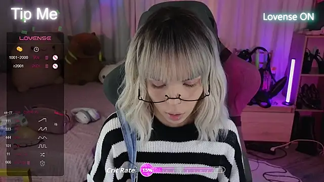 Snapshot of Kerry_Kirk chatting on 09/26/25, 04:55 Kerry Kirk online show from 09/26/25, 04:55