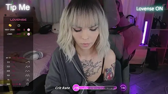 Snapshot of Kerry_Kirk chatting on 10/02/25, 10:28 Kerry Kirk online show from 10/02/25, 10:28