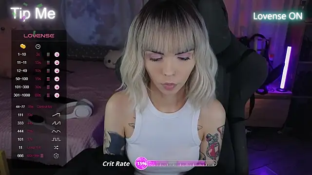 Snapshot of Kerry_Kirk chatting on 10/08/25, 11:13 Kerry Kirk online show from 10/08/25, 11:13