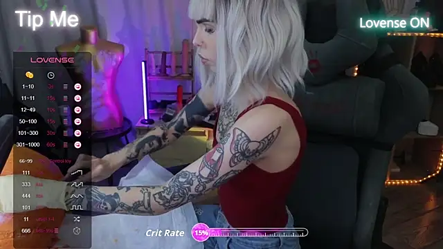 Snapshot of Kerry_Kirk chatting on 10/21/25, 07:25 Kerry Kirk online show from 10/21/25, 07:25