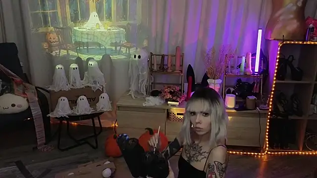 Snapshot of Kerry_Kirk chatting on 10/24/25, 11:23 Kerry Kirk online show from 10/24/25, 11:23