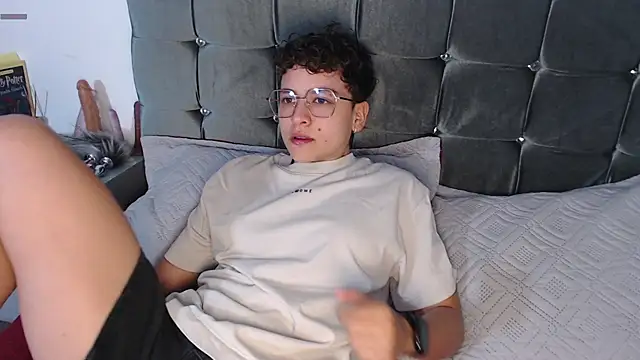 Antonella Cruz02 online show from 04/22/26, 03:09