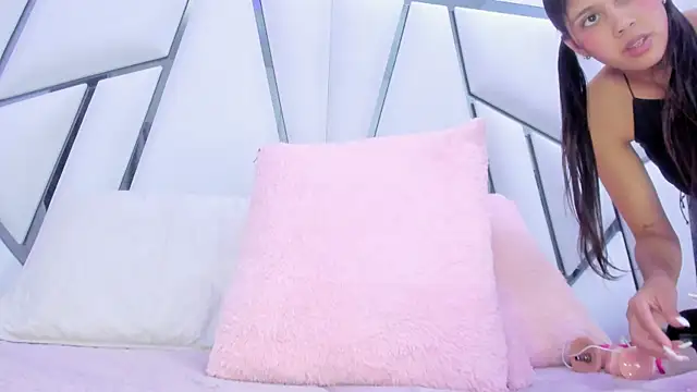 Snapshot of _aurora18_ chatting on 01/22/25, 04:23 aurora18 online show from 01/22/25, 04:23