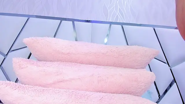 Snapshot of _aurora18_ chatting on 01/22/25, 10:29 aurora18 online show from 01/22/25, 10:29