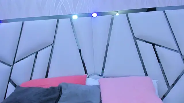 Snapshot of _aurora18_ chatting on 02/07/25, 03:12 aurora18 online show from 02/07/25, 03:12