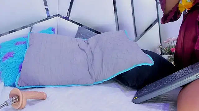 Snapshot of _aurora18_ chatting on 03/13/25, 09:21 aurora18 online show from 03/13/25, 09:21