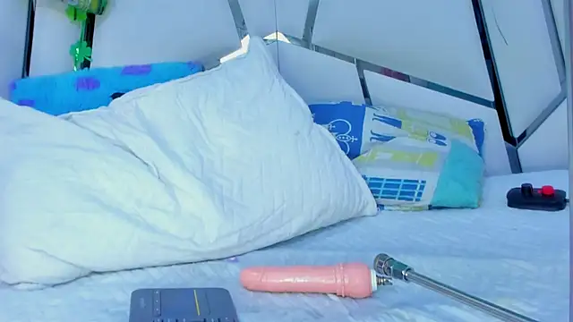 Snapshot of _aurora18_ chatting on 03/21/25, 03:12 aurora18 online show from 03/21/25, 03:12