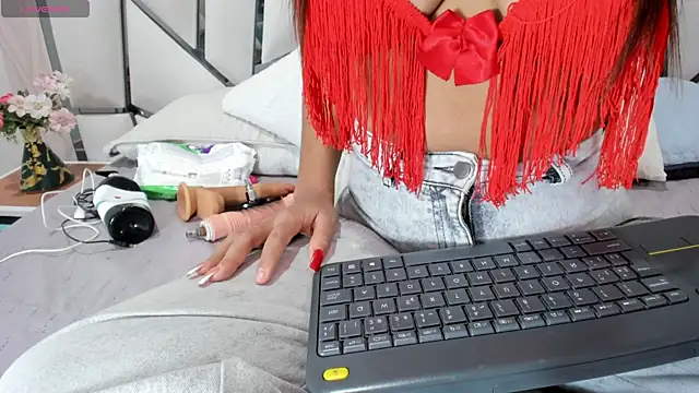 Snapshot of _aurora18_ chatting on 09/27/25, 03:11 aurora18 online show from 09/27/25, 03:11