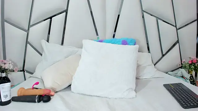 Snapshot of _aurora18_ chatting on 09/30/25, 03:11 aurora18 online show from 09/30/25, 03:11