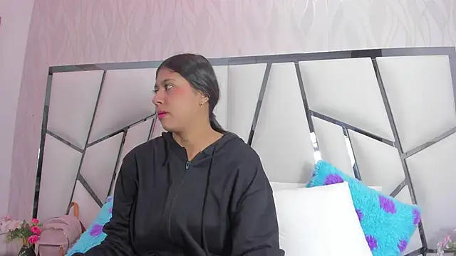  aurora18  online show from 04/20/26, 03:09