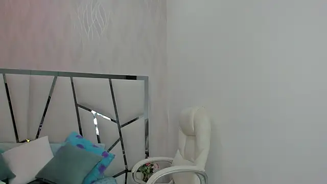  aurora18  online show from 04/23/26, 03:08