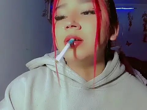 Snapshot of madisonx17 chatting on 11/05/25, 01:38 madisonx17 online show from 11/05/25, 01:38