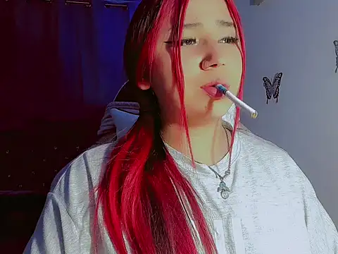 Snapshot of madisonx17 chatting on 11/09/25, 12:09 madisonx17 online show from 11/09/25, 12:09