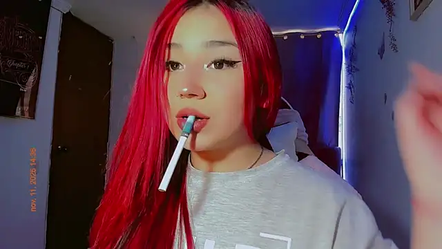 Snapshot of madisonx17 chatting on 11/11/25, 07:36 madisonx17 online show from 11/11/25, 07:36