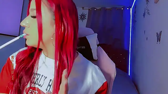 Snapshot of madisonx17 chatting on 11/15/25, 10:26 madisonx17 online show from 11/15/25, 10:26