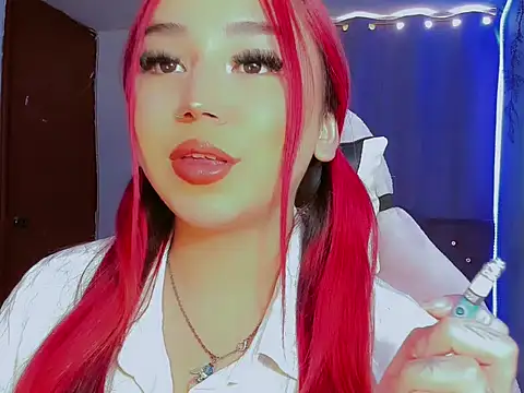 Snapshot of madisonx17 chatting on 11/19/25, 08:20 madisonx17 online show from 11/19/25, 08:20