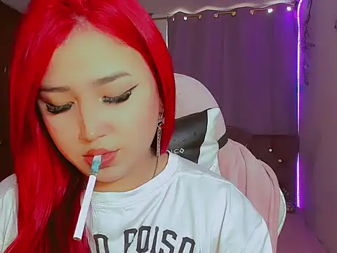 Snapshot of madisonx17 chatting on 11/27/25, 08:55 madisonx17 online show from 11/27/25, 08:55