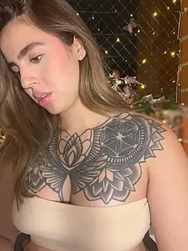 Snapshot of ValerieHilton chatting on 12/26/24, 11:24 ValerieHilton online show from 12/26/24, 11:24