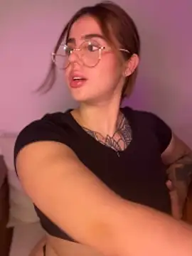 Snapshot of ValerieHilton chatting on 01/07/25, 02:53 ValerieHilton online show from 01/07/25, 02:53