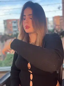 Snapshot of ValerieHilton chatting on 01/13/25, 10:45 ValerieHilton online show from 01/13/25, 10:45