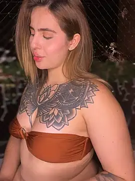 Snapshot of ValerieHilton chatting on 01/15/25, 12:51 ValerieHilton online show from 01/15/25, 12:51