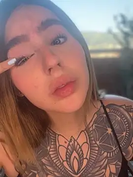 Snapshot of ValerieHilton chatting on 01/23/25, 10:11 ValerieHilton online show from 01/23/25, 10:11