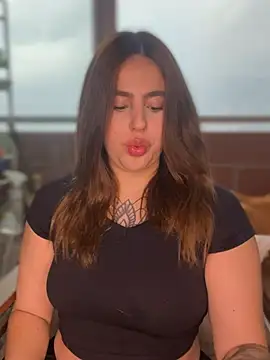 Snapshot of ValerieHilton chatting on 02/04/25, 10:13 ValerieHilton online show from 02/04/25, 10:13