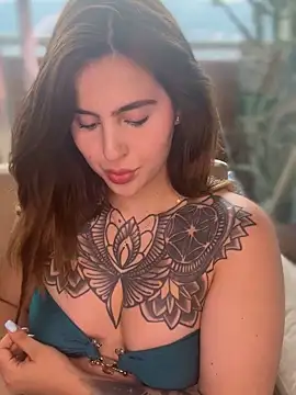 Snapshot of ValerieHilton chatting on 02/15/25, 09:48 ValerieHilton online show from 02/15/25, 09:48