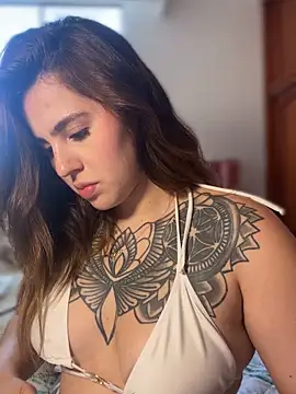 Snapshot of ValerieHilton chatting on 03/10/25, 09:40 ValerieHilton online show from 03/10/25, 09:40