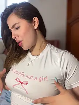 Snapshot of ValerieHilton chatting on 03/13/25, 10:32 ValerieHilton online show from 03/13/25, 10:32