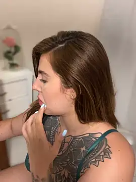 Snapshot of ValerieHilton chatting on 03/20/25, 01:02 ValerieHilton online show from 03/20/25, 01:02